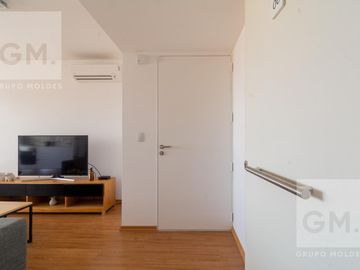 ALQUILER  2 AMBIENTES  LUMINOSO, FULL AMENITIES,  AMOBLADO CON COCHERA - PISO ALTO
