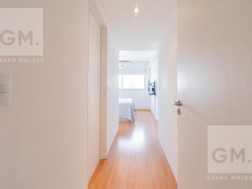 ALQUILER  2 AMBIENTES  LUMINOSO, FULL AMENITIES,  AMOBLADO CON COCHERA - PISO ALTO
