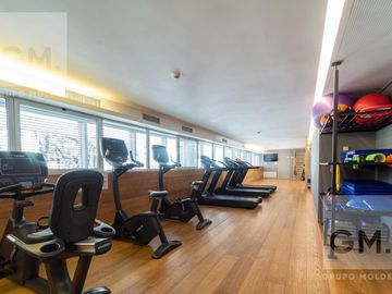 ALQUILER  2 AMBIENTES  LUMINOSO, FULL AMENITIES,  AMOBLADO CON COCHERA - PISO ALTO