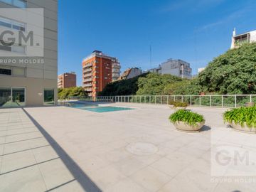 ALQUILER  2 AMBIENTES  LUMINOSO, FULL AMENITIES,  AMOBLADO CON COCHERA - PISO ALTO