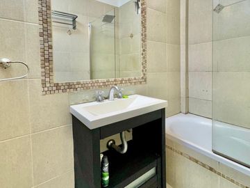 DEPARTAMENTO DOS AMBIENTES DETALL. CATEG. AMPLIO, INTERNO LUMINOSO - OPORTUNIDAD!