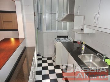 DEPARTAMENTO DOS AMBIENTES DETALL. CATEG. AMPLIO, INTERNO LUMINOSO - OPORTUNIDAD!