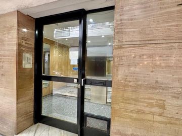 DEPARTAMENTO DOS AMBIENTES DETALL. CATEG. AMPLIO, INTERNO LUMINOSO - OPORTUNIDAD!