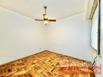 DEPARTAMENTO DOS AMBIENTES DETALL. CATEG. AMPLIO, INTERNO LUMINOSO - OPORTUNIDAD!
