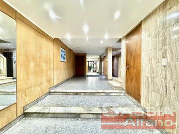 DEPARTAMENTO DOS AMBIENTES DETALL. CATEG. AMPLIO, INTERNO LUMINOSO - OPORTUNIDAD!