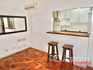 DEPARTAMENTO DOS AMBIENTES DETALL. CATEG. AMPLIO, INTERNO LUMINOSO - OPORTUNIDAD!