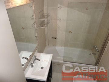 DEPARTAMENTO DOS AMBIENTES DETALL. CATEG. AMPLIO, INTERNO LUMINOSO - OPORTUNIDAD!