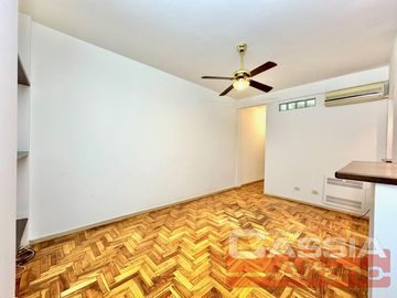 DEPARTAMENTO DOS AMBIENTES DETALL. CATEG. AMPLIO, INTERNO LUMINOSO - OPORTUNIDAD!