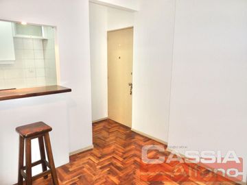 DEPARTAMENTO DOS AMBIENTES DETALL. CATEG. AMPLIO, INTERNO LUMINOSO - OPORTUNIDAD!