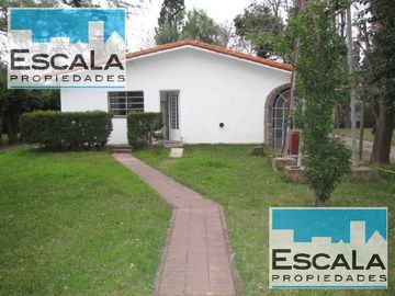 CASA CON JARDIN COCHERA QUINCHO GAS NATURAL