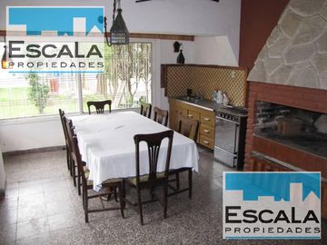 CASA CON JARDIN COCHERA QUINCHO GAS NATURAL