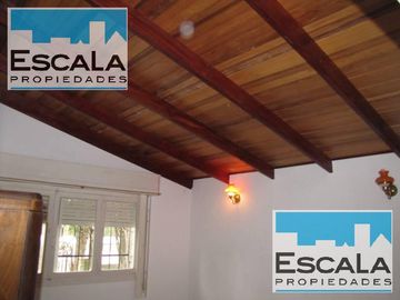 CASA CON JARDIN COCHERA QUINCHO GAS NATURAL