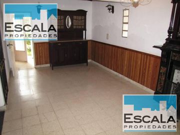 CASA CON JARDIN COCHERA QUINCHO GAS NATURAL