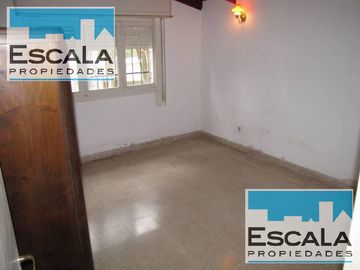 CASA CON JARDIN COCHERA QUINCHO GAS NATURAL