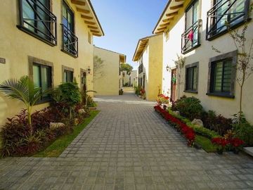 VENTA HERMOSA CASA  CON TERRAZA PRIVA EN  CONDOMINIO ARBOLADA YAUTEPEC , MORELOS