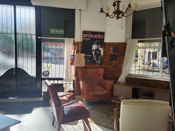 PH con local y departamento en venta en Boedo!