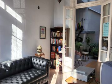 PH con local y departamento en venta en Boedo!