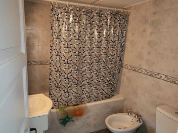 PH con local y departamento en venta en Boedo!