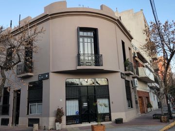PH con local y departamento en venta en Boedo!