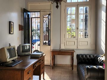 PH con local y departamento en venta en Boedo!