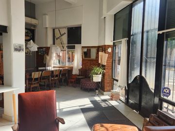 PH con local y departamento en venta en Boedo!