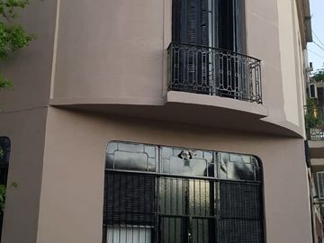 PH con local y departamento en venta en Boedo!
