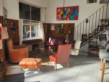 PH con local y departamento en venta en Boedo!