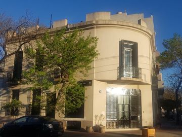 PH con local y departamento en venta en Boedo!