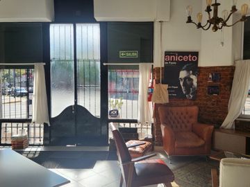 PH con local y departamento en venta en Boedo!