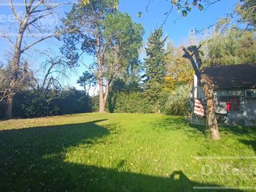 Casa en  venta -Abasto, La Plata 1000 m2 con escritura