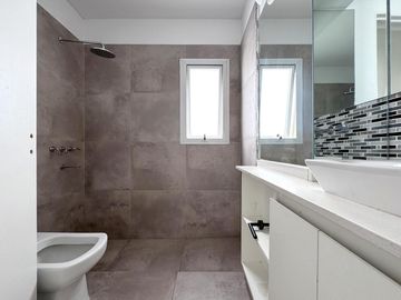 VENTA - Casa 3 dormitorios, piscina y galería. Cantegril, Funes,