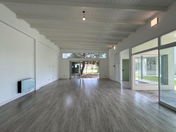 VENTA - Casa 3 dormitorios, piscina y galería. Cantegril, Funes,