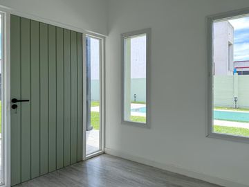VENTA - Casa 3 dormitorios, piscina y galería. Cantegril, Funes,