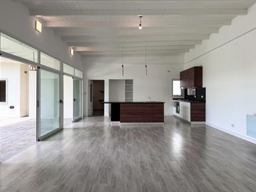 VENTA - Casa 3 dormitorios, piscina y galería. Cantegril, Funes,