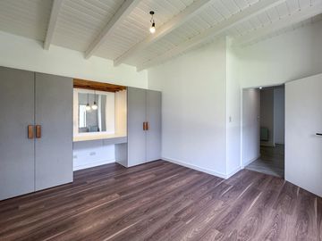 VENTA - Casa 3 dormitorios, piscina y galería. Cantegril, Funes,