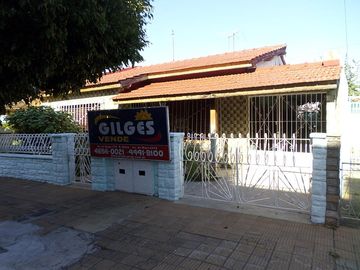 Venta de Casa 6 Amb.   C/Depto. 2 Amb.  en San Justo -   Buen Estado
