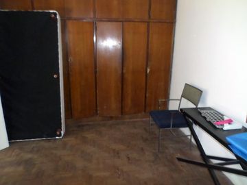 Venta de Casa 6 Amb.   C/Depto. 2 Amb.  en San Justo -   Buen Estado