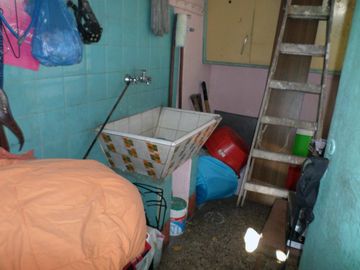 Venta de Casa 6 Amb.   C/Depto. 2 Amb.  en San Justo -   Buen Estado