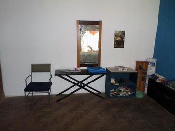 Venta de Casa 6 Amb.   C/Depto. 2 Amb.  en San Justo -   Buen Estado