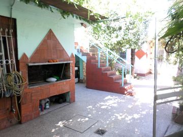 Venta de Casa 6 Amb.   C/Depto. 2 Amb.  en San Justo -   Buen Estado
