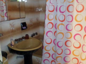 Venta de Casa 6 Amb.   C/Depto. 2 Amb.  en San Justo -   Buen Estado