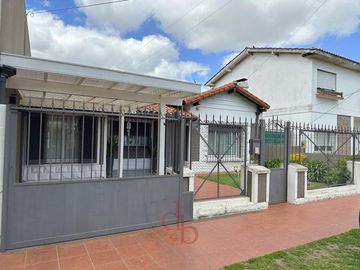 Casa en  Adrogué