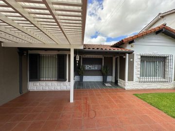 Casa en  Adrogué