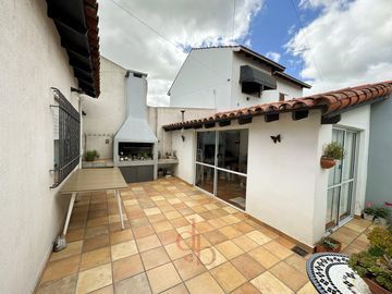 Casa en  Adrogué