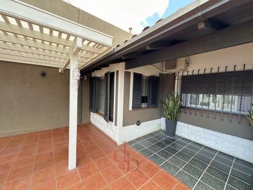 Casa en  Adrogué