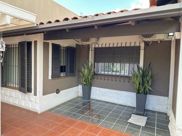 Casa en  Adrogué
