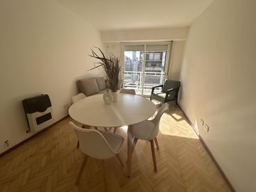 VENTA - Departamento - 2 Dormitorios con Balcón al frente - Martin, Rosario