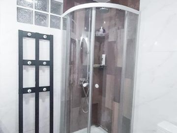 Casa en venta - 5 dormitorios 3 baños - Cocheras - 300mts2 totales - Berazategui [FINANCIADA]