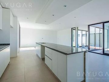 Venta Casa - Medal Country Club / Pilar - Financiación