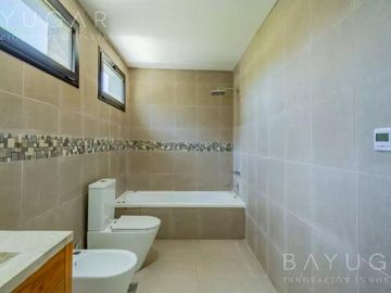 Venta Casa - Medal Country Club / Pilar - Financiación